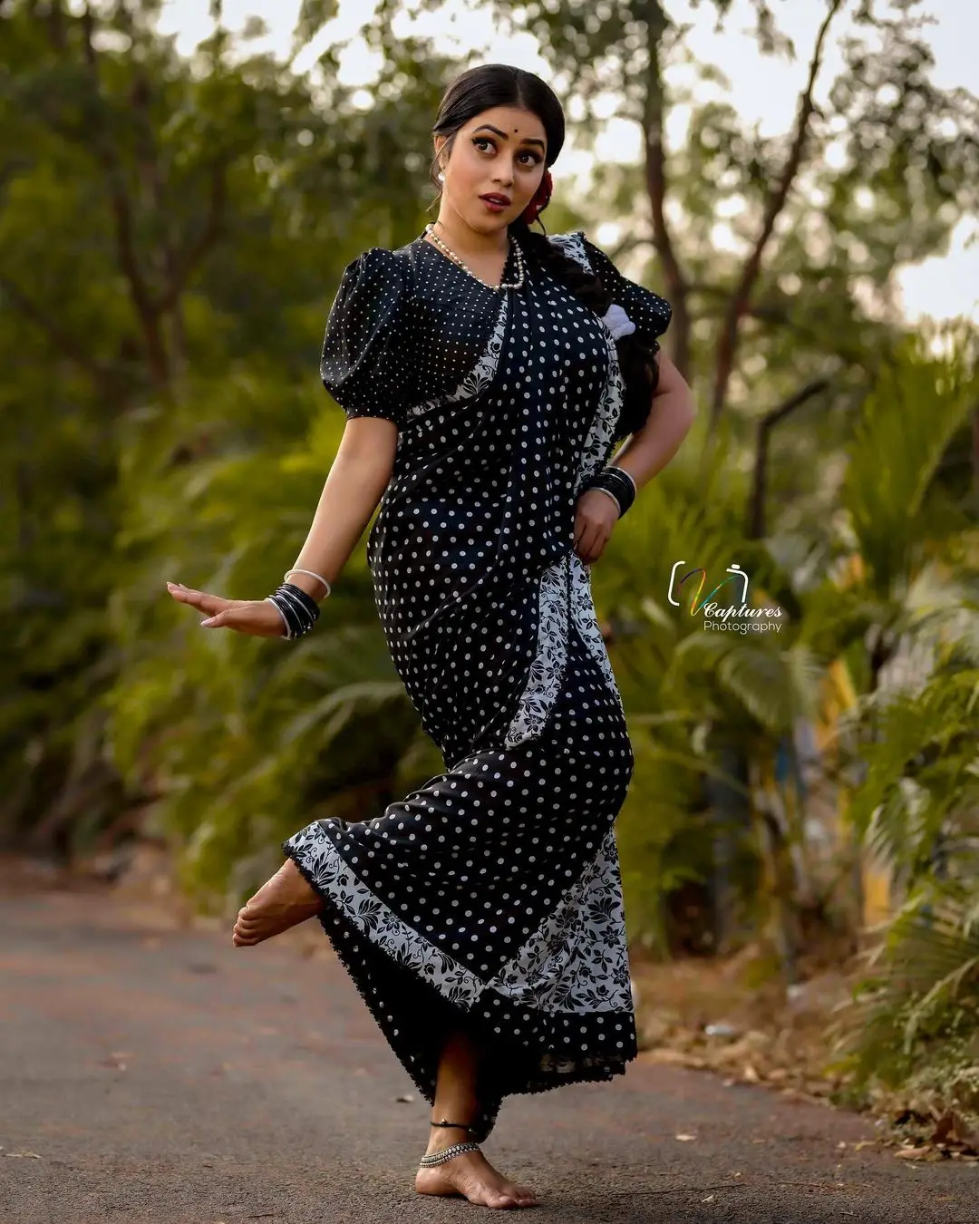 Shamna Kasim Mesmerizing Looks In Beautiful Black Half Saree Blouse